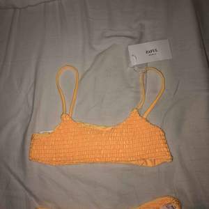 en gul/orange bikini från Zaful aldrig använd  som ny och jätte fin, överdelen är liten vid bröstet så passar folk med mindre bröst.