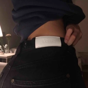  - Avklippta ACNE jeans! Dom har en skitsnygg svart lite stentvättad färg ( som syns mest på sista bilden ) säljer pga att jag aldrig använder dom. 