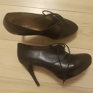 almost new full leather heals, in perfecr condition, were worn few times only
