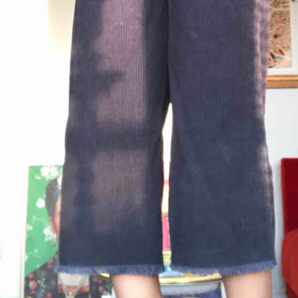 ett par Urban outfitters BDG manchester byxor, utsvängda ben och öppen söm.  Mid waist modell, knappt slitna Frakt tillkommer. Jeans & Byxor.