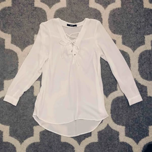  - Tunika av chiffong köpt på Bikbok. Använd 1 gång.  Frakt ingår i priset.