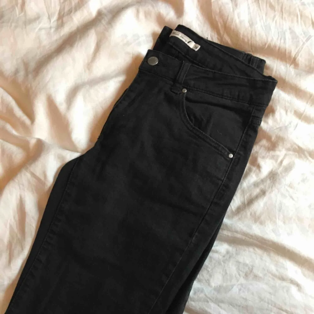 Stretchiga Skinny regular waist jeans . Jeans & Byxor.