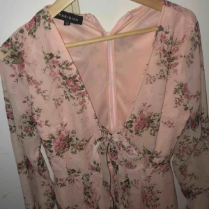  - Playsuit från jfr, aldrig använd då jag inte var nöjd med den. Köparen står för frakten