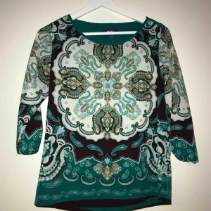  - Supersnygg blus från Mexx. Använd fåtal gånger, så gott som ny