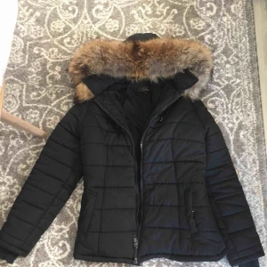  - Jacka från Belle med äkta päls fint skick! 