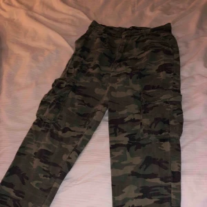  - Camo byxor, jätte snygga