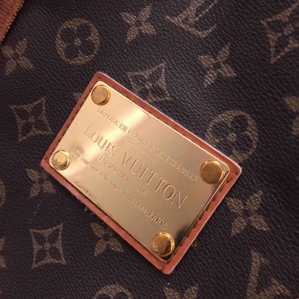 A-kopia Louis Vuitton väska. Aldrig använd. . Väskor.