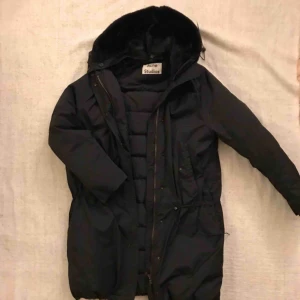  - ACNE down jacket. Very big hood with super soft fur on the inside. Hood can be removed. Jacket was just cleaned. I’m a size small but this can definitely fit a medium. Drawstring at waist and at the bottom. Pick up in Stockholm or I can ship. 