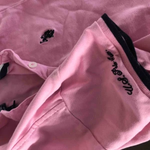  - Polo tröja i storlek XS, sparsamt använd 