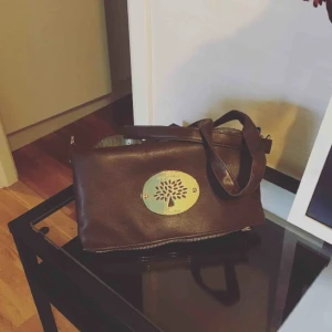  - Mulberry axelremsväska. Frakt tillkommer om den ska skickas