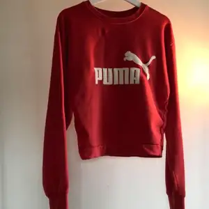 Upcycled puma sweater in red. Previously size L, resewn to size S/M. 