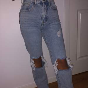 jeans i storlek 36, 8 i UK💕 Super fina jeans oanvända och leverans ingår i priset. Skriv t mig vid frågor 