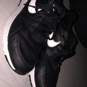 Nike skor  - Knappt använda så i bra skick. 