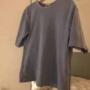 T-shirt - Blå tröja, lång i armarna💙