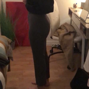 SNYGGA kostymbyxor - Köpa secondhand men väldigt bra skick! Coolt spänne (bild3)🐨🐨 