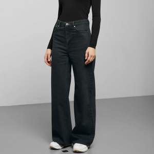 Säljer mina fina weekday jeans i modellen Ace!!💕 storlek 29/32😇 väldigt fint skick! Frakten kostar 60 kr, hör av er vid frågor🥰