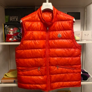 Moncler Gui  - Size 6. 8/10 skick