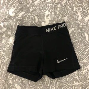 Nike hotpants - ett par ”hotpants” från nike i stl XS, säljer då de tyvärr har blivit för små. bjuder på frakten!