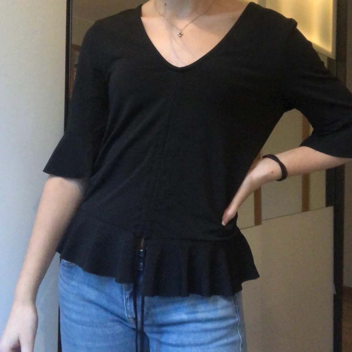 Svart croppad blus från Gina - 91