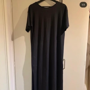 NAKD trikå klänning - Urringad bak 