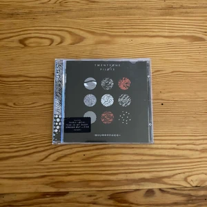 Blurryface album - Twenty one pilots blurryface på cd. Perfekt skick. Köparen betalar frakt.