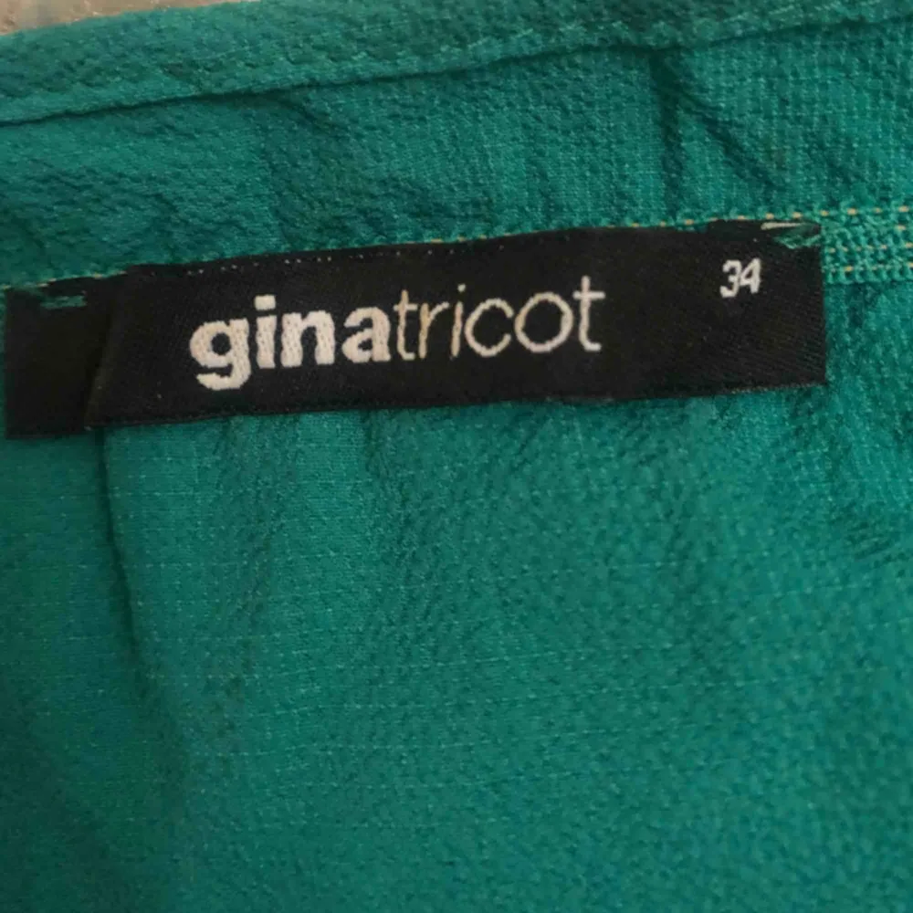 En superfin blus ifrån Gina Tricot, säjer pga för att jag inte får nån användning för den och att det är tråkigt att den bara hänger i garderoben. Blusar.