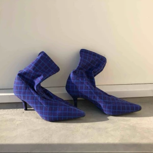  - Helt oanvända sock heels från NA-KD säljes. Storlek 38. 