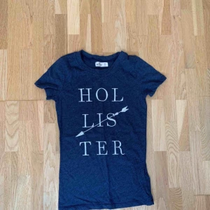  - holister t-shirt knappt använd 