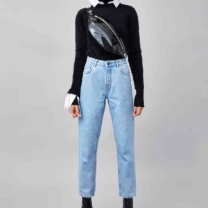  - Zara vintage mom jeans. Säljer pga köptes i fel storlek :(  Fin skick , använt några ggr bara 