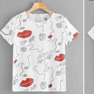  - Jätte snygg t-shirt ifrån märket SHEIN! Aldrig använd.  