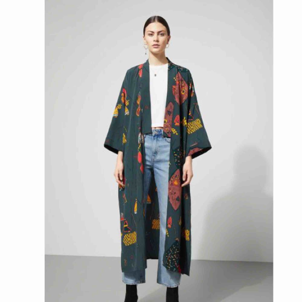 Jättefin kimono / lång-fladdrig | Plick Second Hand