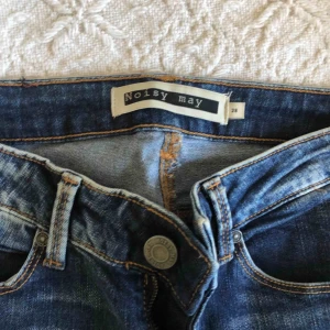  - Supersnygga blåa jeans, använda en gång. Köpare står för frakt 