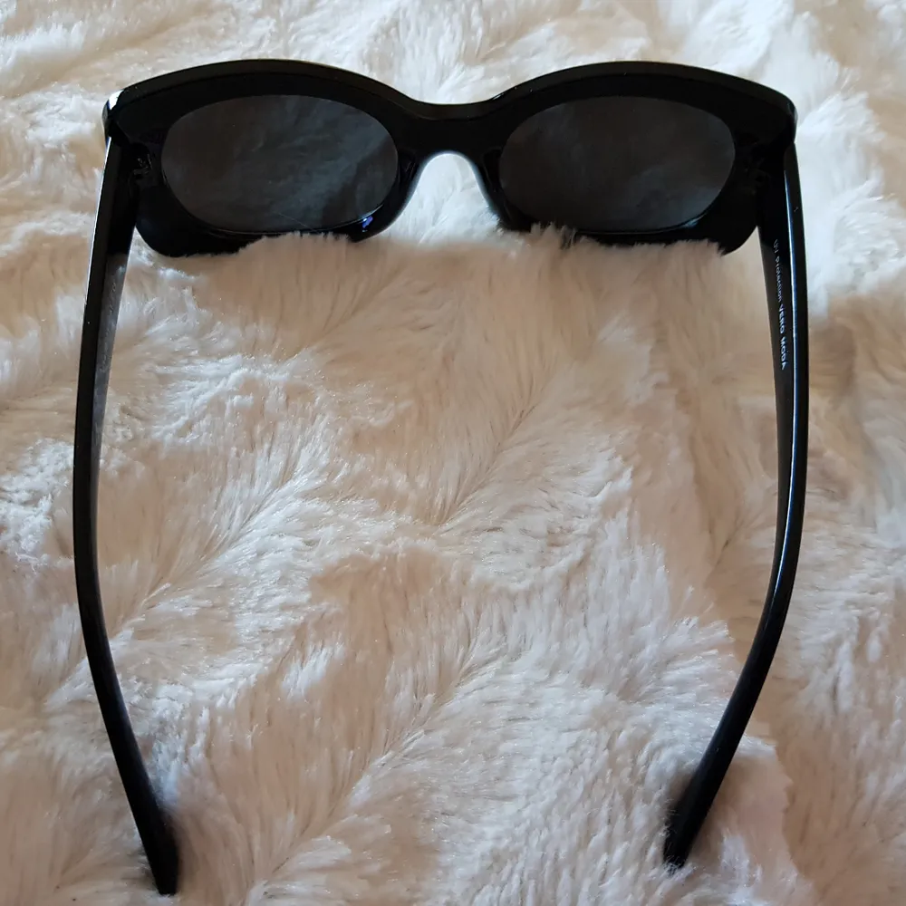 Snygga solglasögon från h&m, aldrig använt. Frakt ej inkluderat.. Accessoarer.