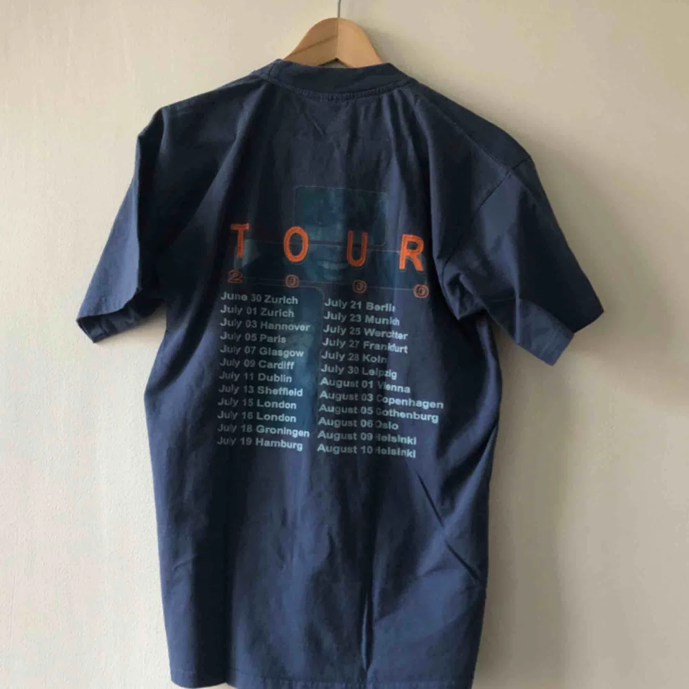 Turné-tee Tina Turner från 2000. Kan hämtas i Uppsala eller skickas för 39. T-shirts.