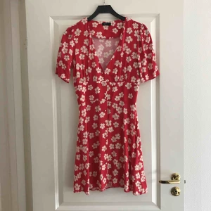  - Sommarklänning ✨ storlek S, säljer pga för liten på mig. 