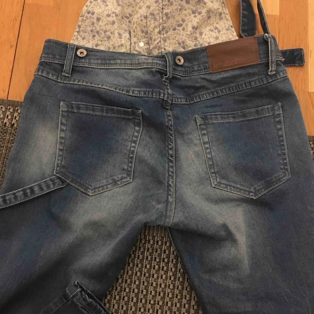 Snygga oanvända jsfndemin jeans str m . Jeans & Byxor.
