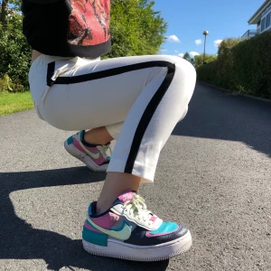 Zara Kostymbyxor - Snygga kostymbyxor från Zara, i helt nyskick! Frakt tillkommer💕