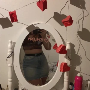 Jeans kjol - Kjolen är inte mycket använd och är super bekväm.  Köpare står för frakt