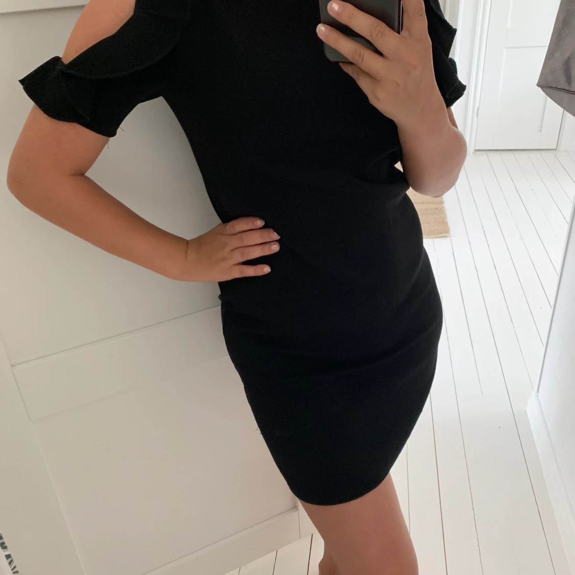 Klänning med cut outs 