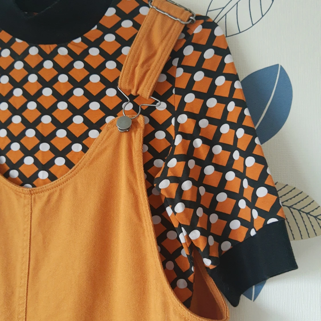 Orange Hängselklänning från Monki  - 91