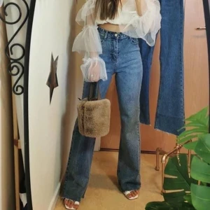 Jeans  - Säljer min jeans byxor som har aldrig använt, tyvärr det är för lite för mig. Köpte från Thailand. Säljer nu för 300 kr. Storlek  midja 25-26 och jag är långt 160 cm