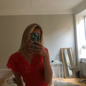 Röd spetstopp - Superfin slutsåld röd spetstopp från zara ! 