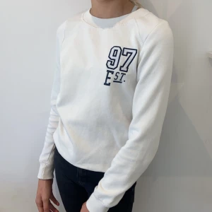 Gina collage tröja - Snygg collage tröja ifrån ginatricot. Använd fåtal gånger. Frakt 37kr🤍🤍