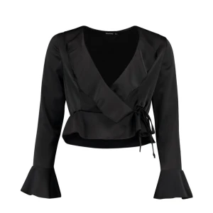 Blus - Oanvänd i storlek 36 , prislappen fortfarande kvar. Frakten står köparen för 