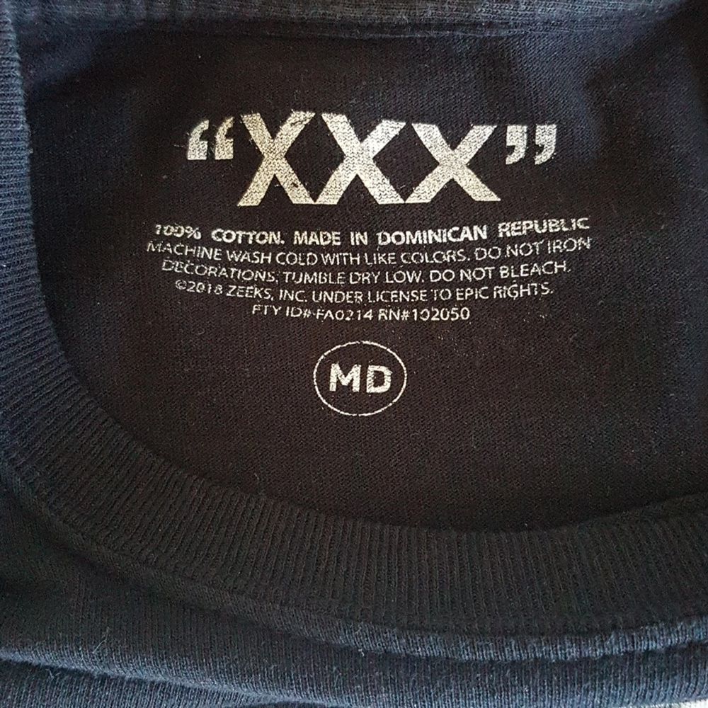 Unisex XXTentacion t-shirt. Helt äkta, köpt från xxx webshop i början av 2018, Svår att få tag på i dagsläget. Stolek medium. Använd ett fåtal gånger. Välkommen att lägga ett bud, eller köp på direkten för 700.. T-shirts.