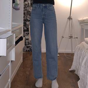 Knappt använda jeans från H&M, säljs pga för korta för mig som är 165