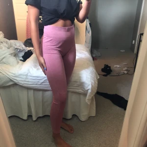 Rosa träningstights - Inprincip oanvända. Köparen står för frakt på 63kr