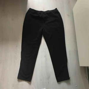  - Byxor från weekday som nu är förstöra. Bra kvalite och sköna att ha på sig 