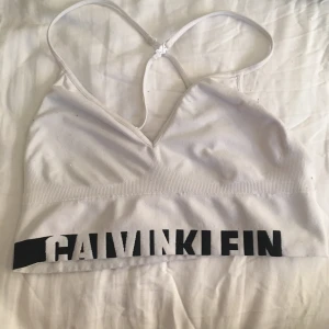  - En top från Calvin Klein jätte fin på  och är äkta