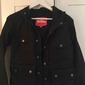  - Äkta fjällräven! Xxs men passar xs! Perfekt höstjacka